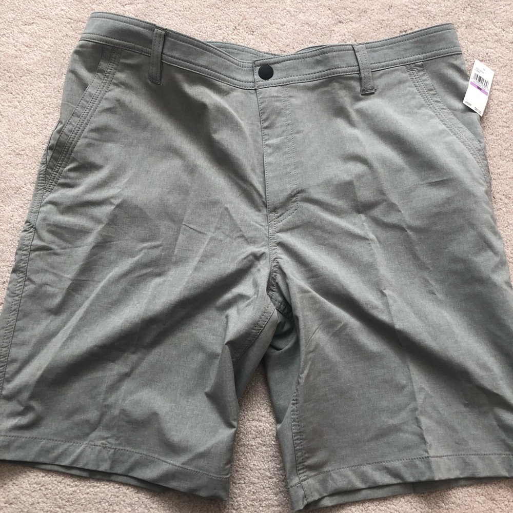 NWT G.H.Bass Grey shorts 38W x 10L. Stretch